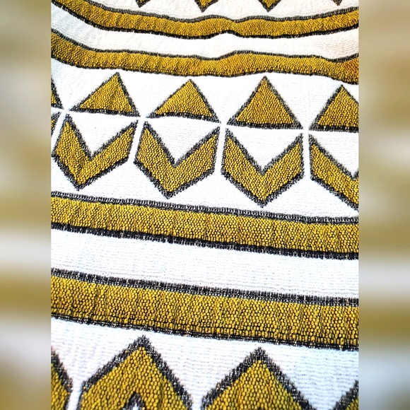 NWOT Zara W&B Collection Geometric Shiny Textured White and Gold Mini Skirt - Picture 2 of 3